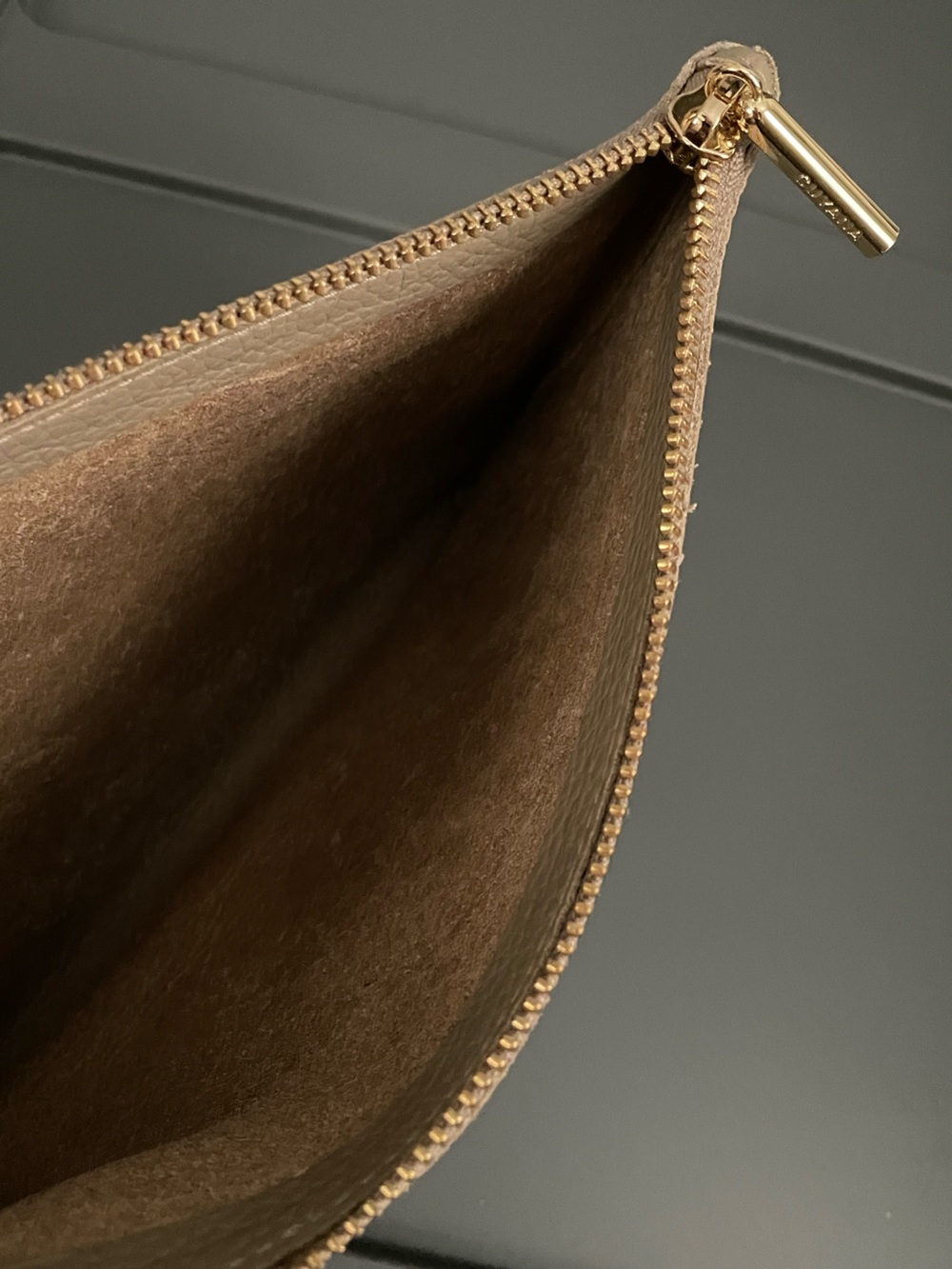 Cuyana Classic Zipper Pouch, Pebbled Leather (NWOT) - Picture 4 of 8